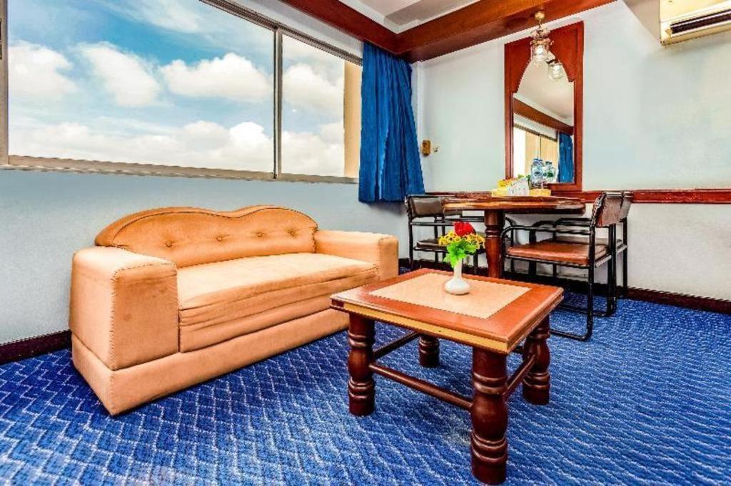 Oyo 441 Grand Thara Hotel Surat Thani Eksteriør billede