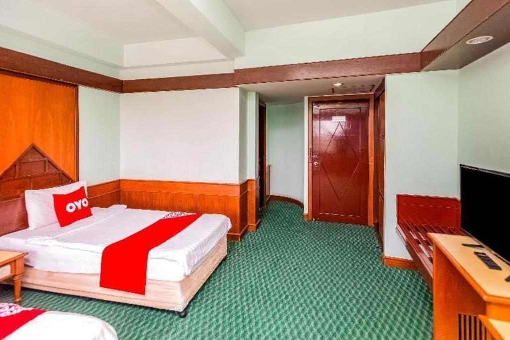 Oyo 441 Grand Thara Hotel Surat Thani Eksteriør billede