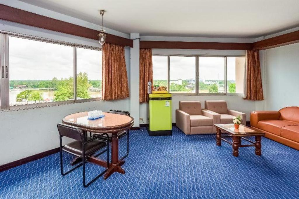 Oyo 441 Grand Thara Hotel Surat Thani Eksteriør billede